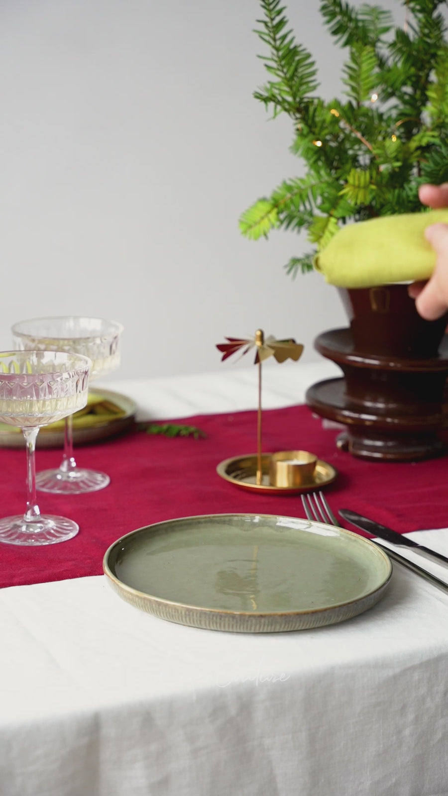 Christmas Pear Linen Dinner Napkins