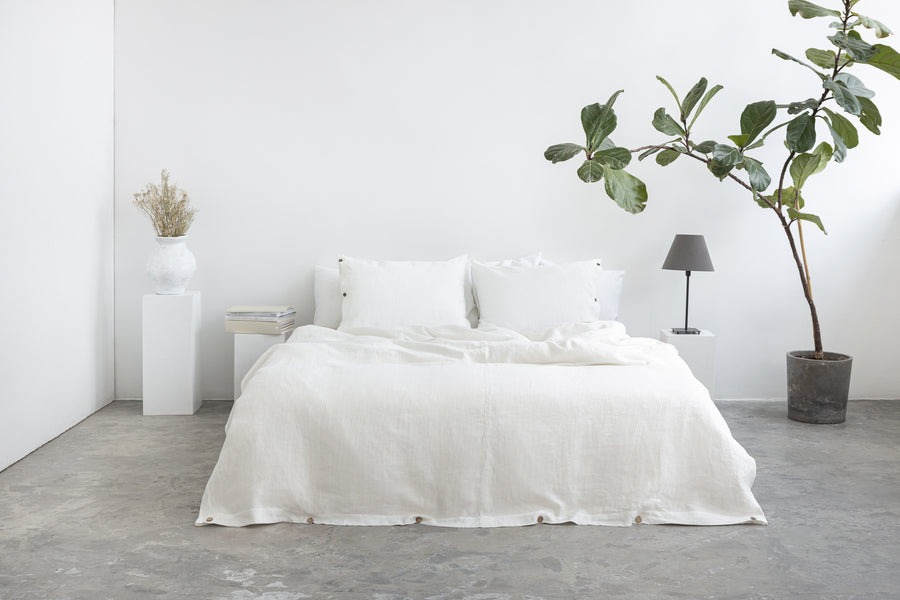 Linen Bedding Set with coconut buttons in White - Linen Couture Boutique