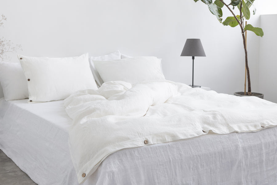 Linen Bedding Set with coconut buttons in White - Linen Couture Boutique