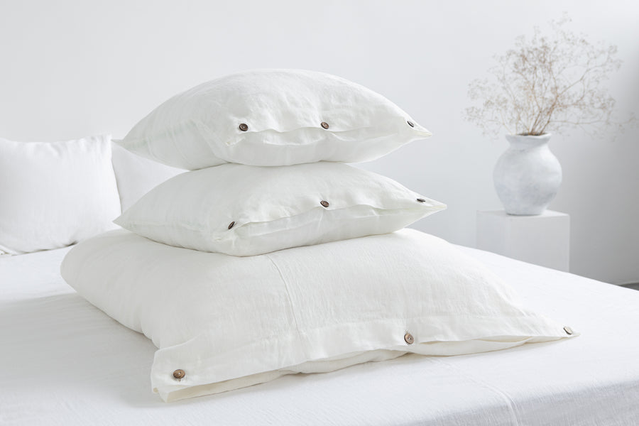 Linen Bedding Set with coconut buttons in White - Linen Couture Boutique